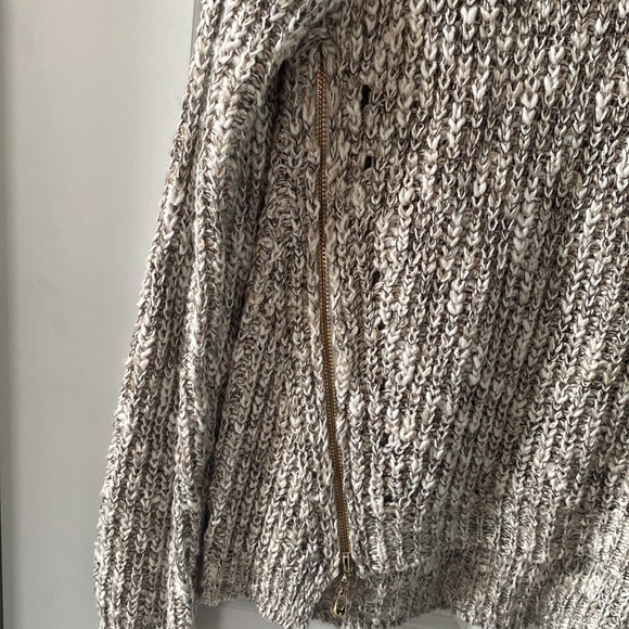 Small sweater - Picture 2 of 3